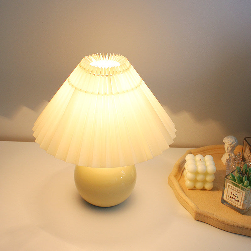 Keramische gefaltete Nachttischlampe