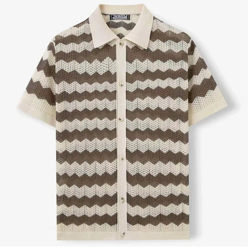 Nahaufnahme des Chevron-Strickmusters am Herrenhemd