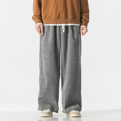 Detailansicht des Kordelzugs an der Herren Cordhose