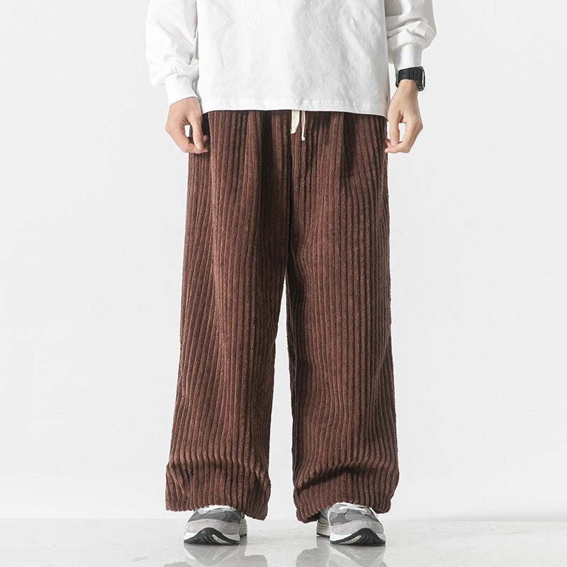 Rückansicht der Herren Cordhose mit Relaxed Fit