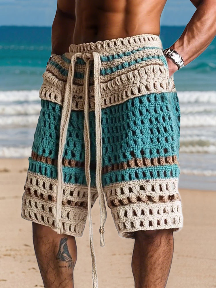 Seitenansicht der Herren Strickshorts mit Häkeloptik