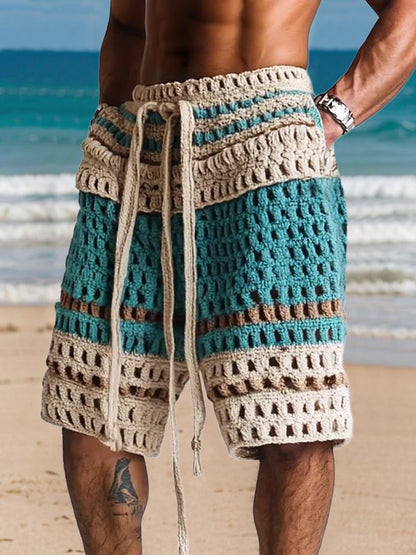 Seitenansicht der Herren Strickshorts mit Häkeloptik