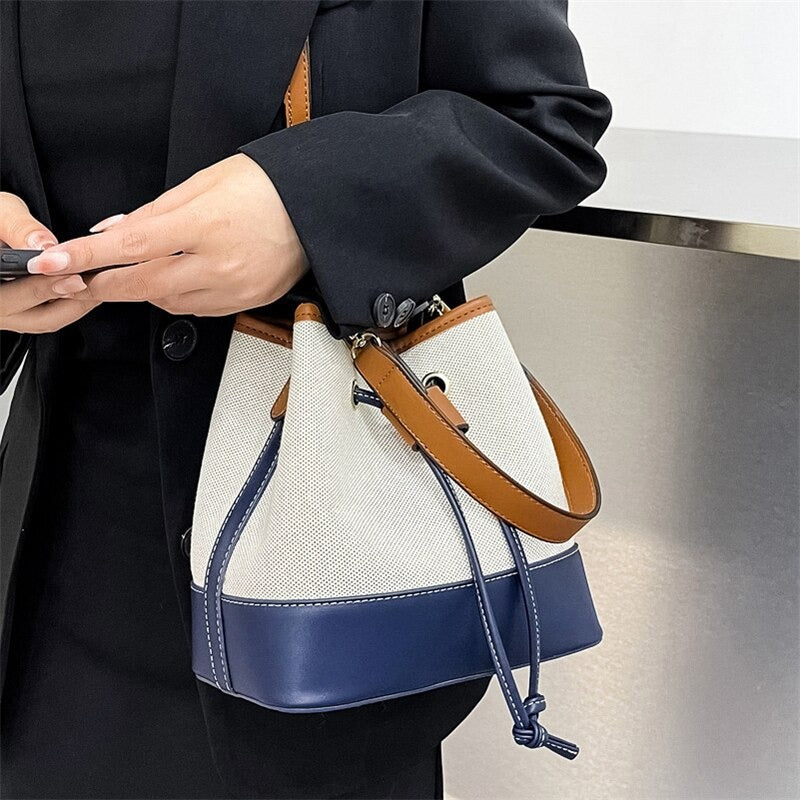 Canvas-Eimer-Tasche mit veganem Lederbesatz und Kordelverschluss