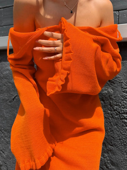 Langärmliges, rückenfreies Strickkleid