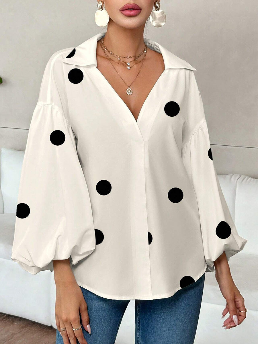 Rückansicht der Damenbluse mit langen Ärmeln und Polka Dots