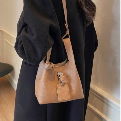 Vegane Leder Mini-Beuteltasche mit verstellbarem Riemen