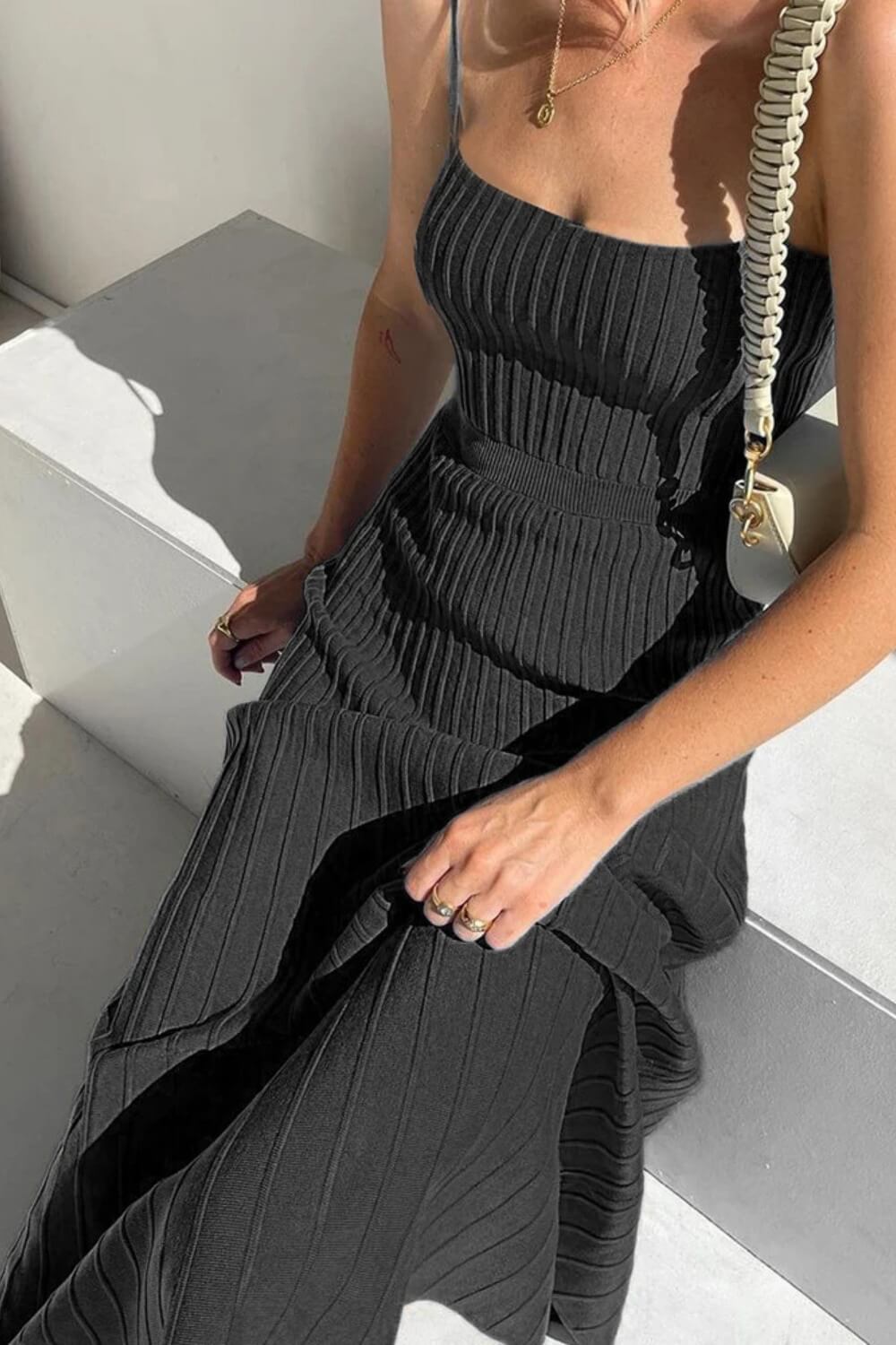 Plissiertes Strick-Midikleid mit Spaghettiträgern