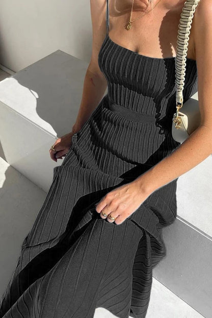 Plissiertes Strick-Midikleid mit Spaghettiträgern