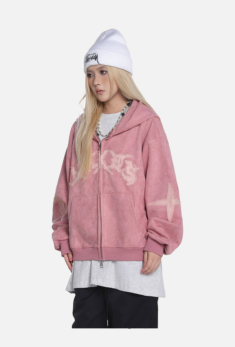 Damen Kapuzenjacke getragen als lässiger Streetwear Look