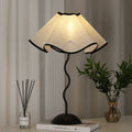 Tischlampe in Blütenblattform Nachttischlampe