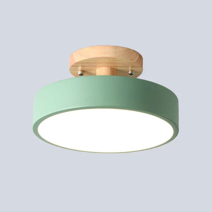 Skandinavische LED-Deckenlampe mit Holzdetails & modernen Farboptionen