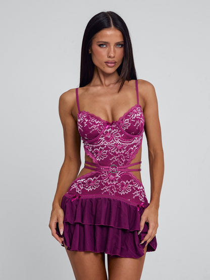 Spitzen-Minikleid mit Riemchen und Rückenausschnitt