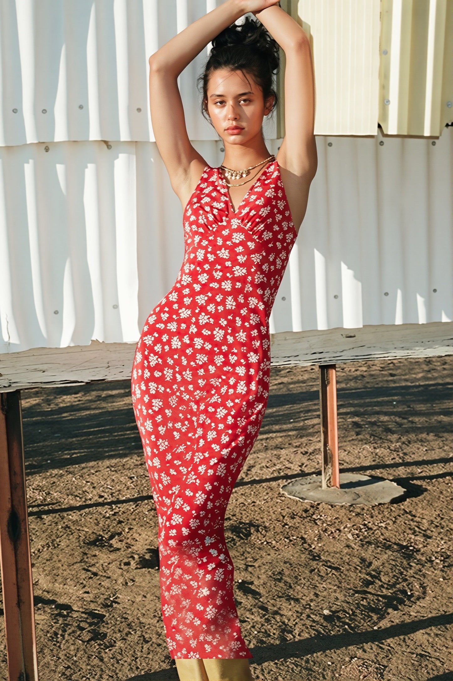 Ärmelloses Maxikleid für Damen mit floralem Muster und fließender Silhouette
