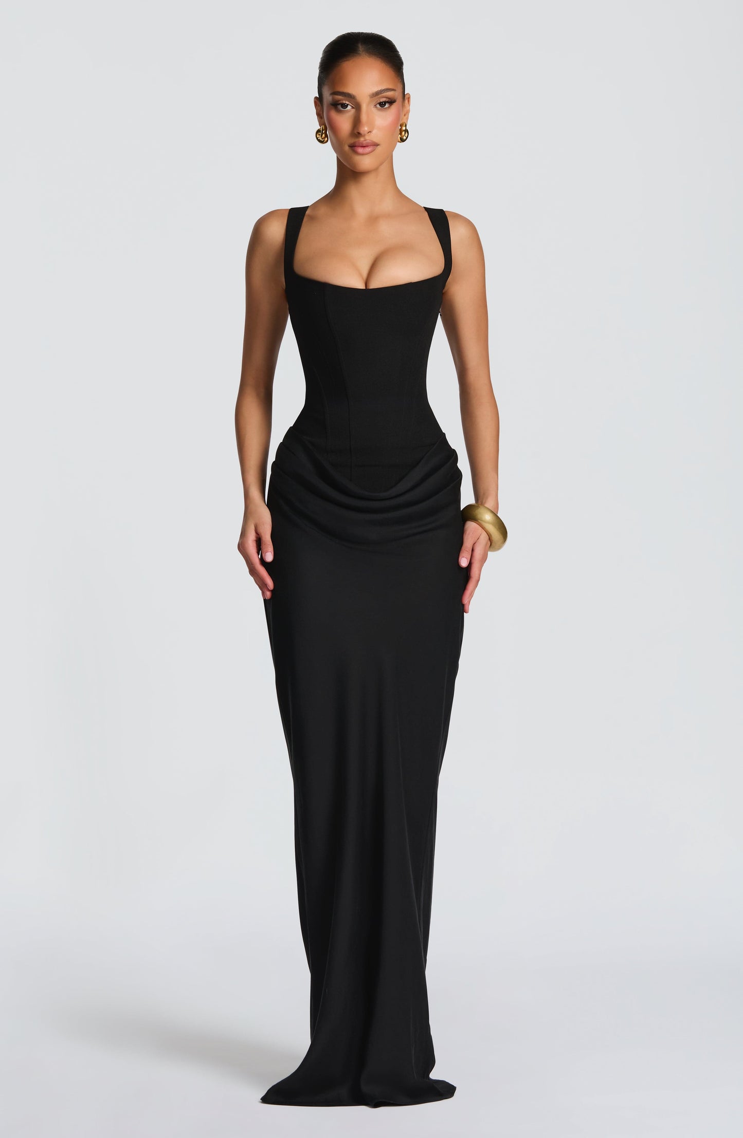 Maxikleid aus Krepp-Satin mit Wasserfallausschnitt und ärmellos