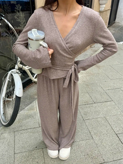 Grau Geripptes Strick-Crop-Top und Weite Hosen Set