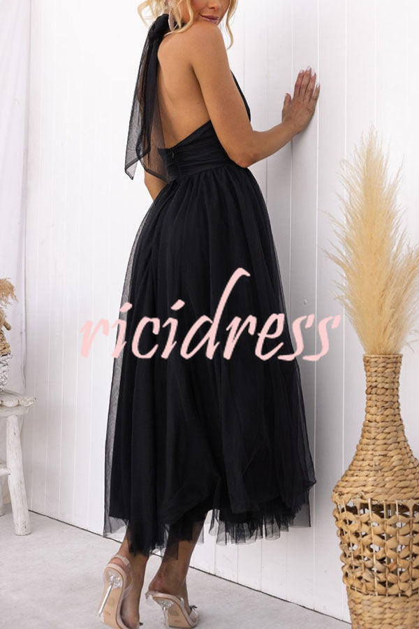 Maxikleid mit gerafftem Tüll-Halfterdetail