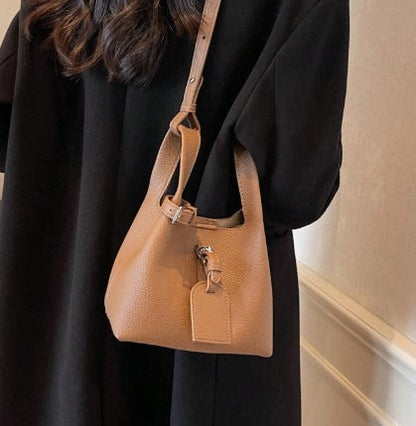Vegane Leder Mini-Beuteltasche mit verstellbarem Riemen