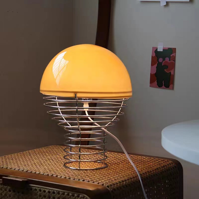 Birnen-Nachtlicht im Bauhaus-Design