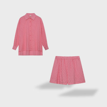 Nahaufnahme des Damen Blusensets mit weichem, fließendem Material