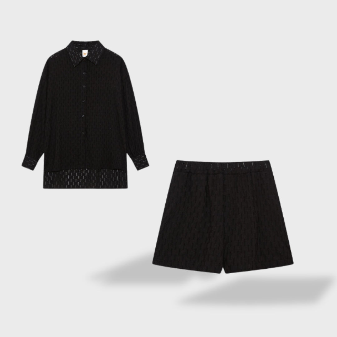 Damen Blusenset im Detail mit leichtem Stoff und elegantem Fall