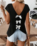 Damen T-Shirt mit V-Ausschnitt und Schleifendetail in Frontalansicht