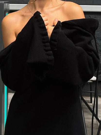 Langärmliges, rückenfreies Strickkleid