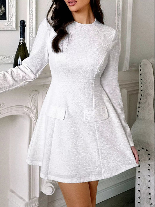 Damen Minikleid mit Ausschnitt am Rücken und langen Ärmeln