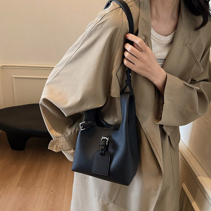 Vegane Leder Mini-Beuteltasche mit verstellbarem Riemen