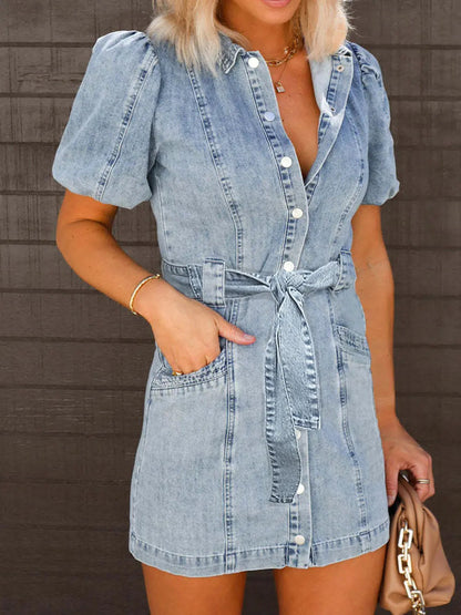 Denim-Minikleid mit Puffärmeln und Knopfleiste