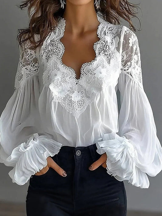 Damenbluse mit Spitzen-Patchwork und Puffärmeln