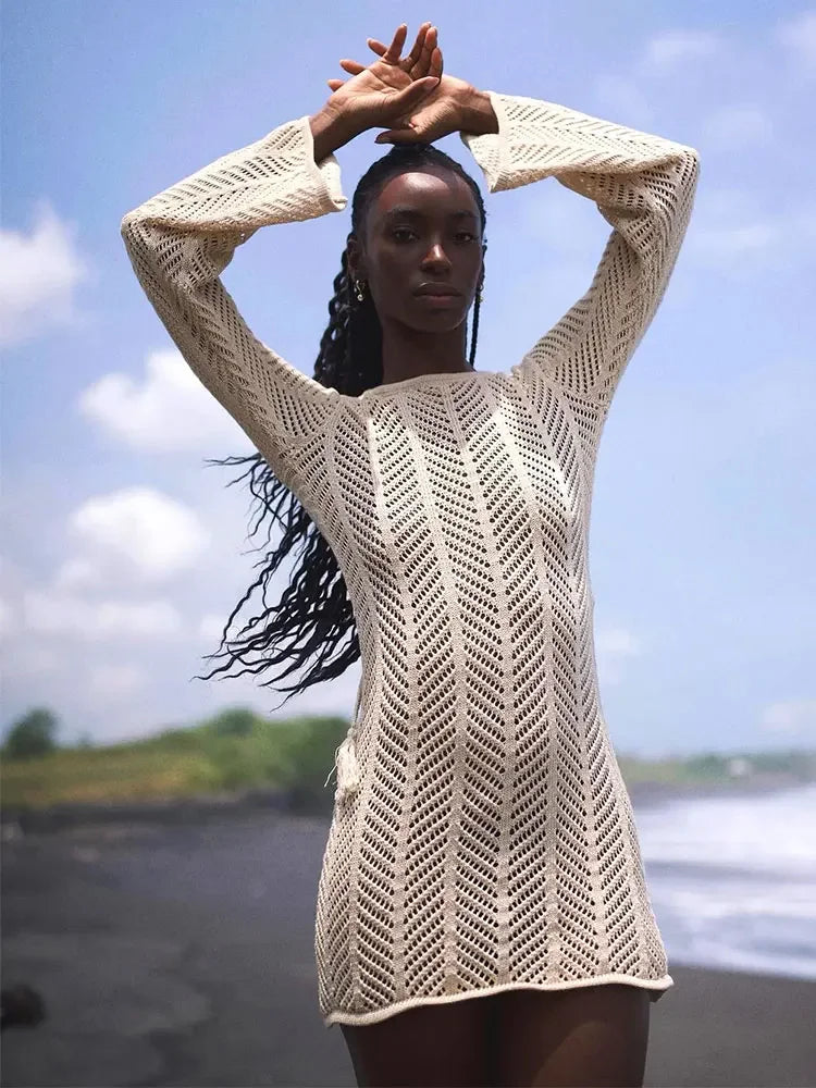 Rückenfreies gehäkeltes Strick-Minikleid mit langen Ärmeln Strandüberwurf