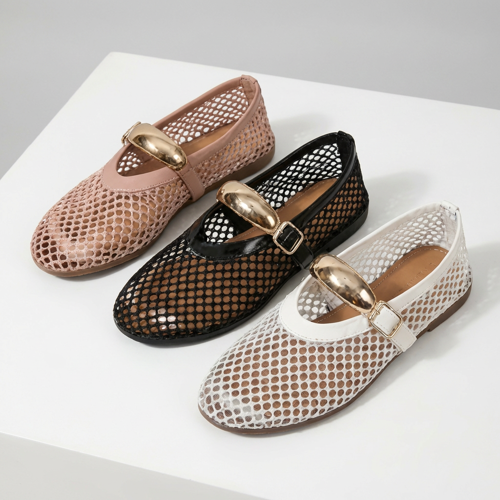 Damen Mary Jane Schuhe mit Mesh-Struktur als Paar auf weißem Hintergrund