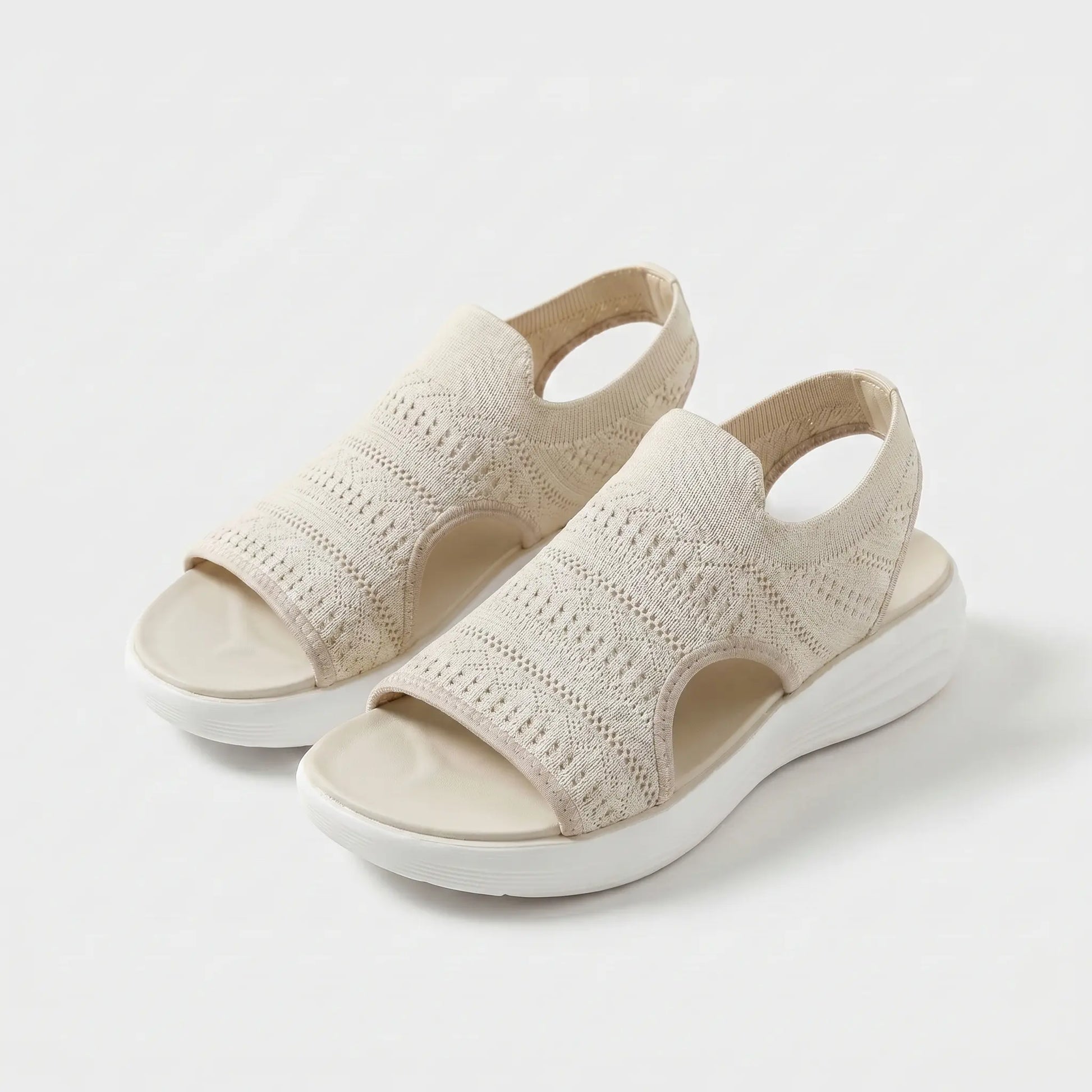 Damen Sandalen mit gepolstertem Fußbett aus schräger Perspektive