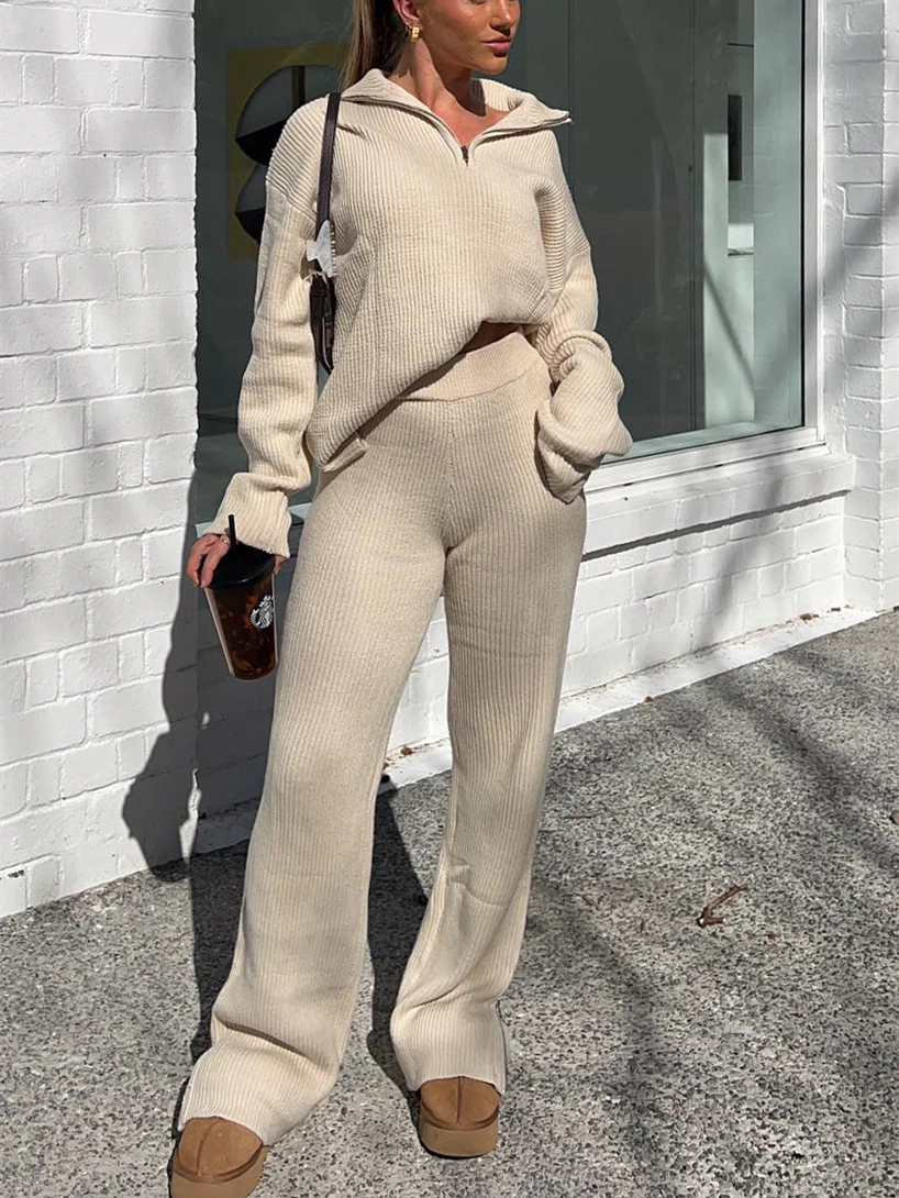 Damen Strick Kostüm Mit Minimalistischem Design