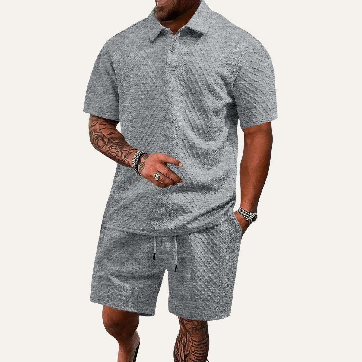 Detailansicht des Jacquard-Musters am Herren Polo im Sommer-Set