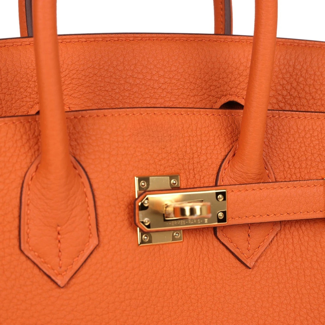 Elegante feste Handtasche mit Goldakzenten für Damen