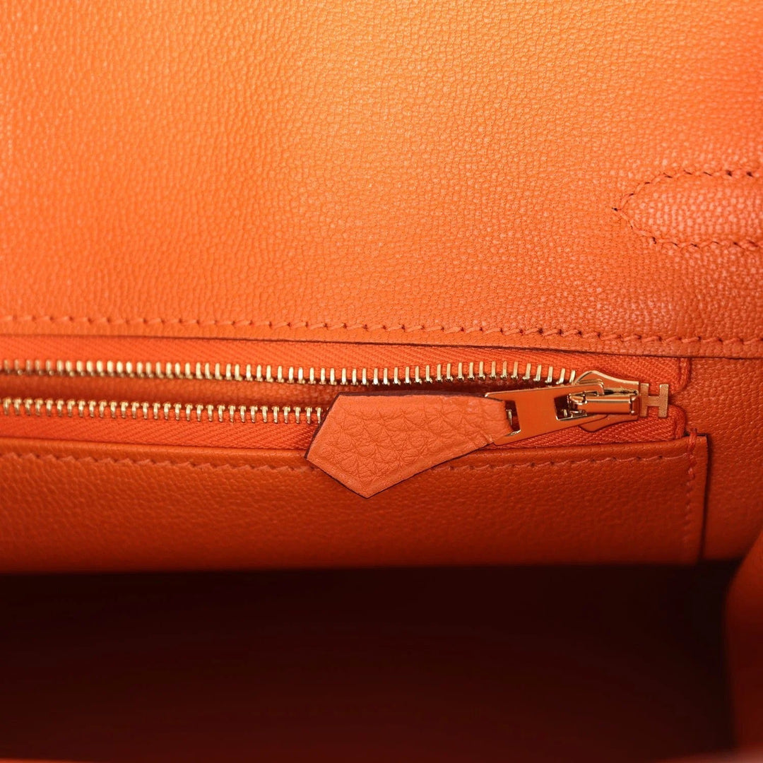 Elegante feste Handtasche mit Goldakzenten für Damen