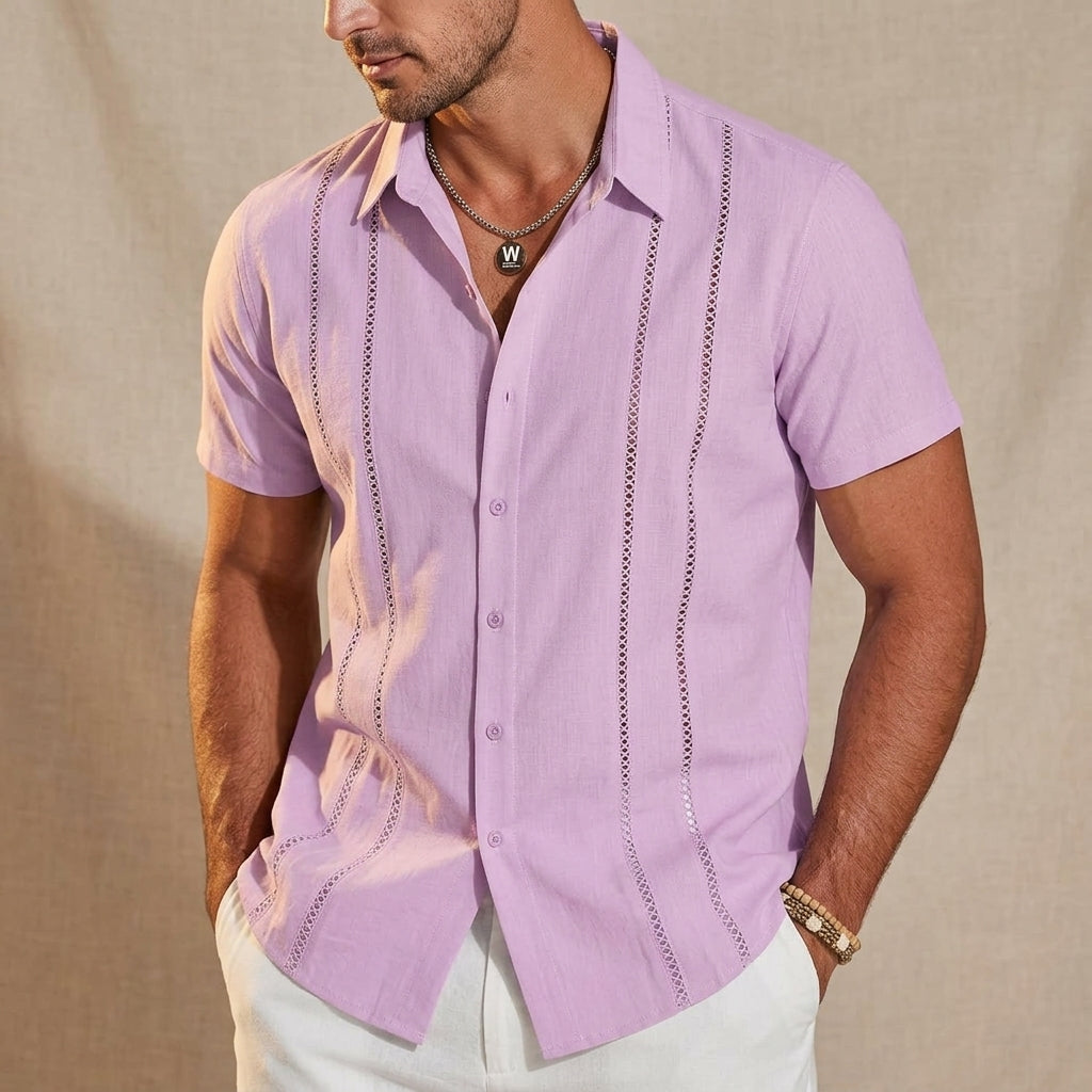 Herren Leinenhemd für den Sommer, getragen in lässigem Freizeitlook