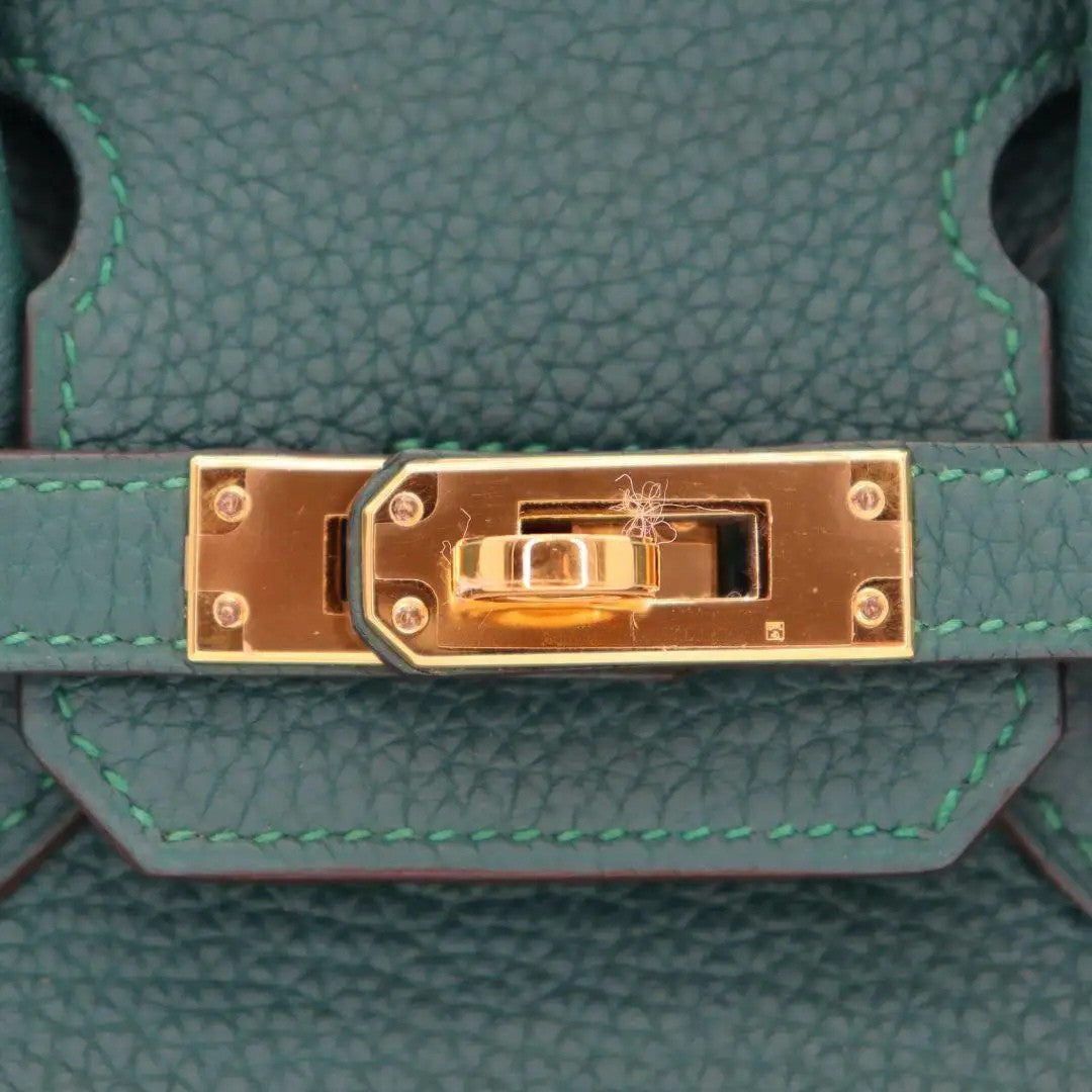 Elegante feste Handtasche mit Goldakzenten für Damen