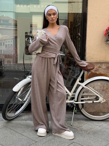 Grau Geripptes Strick-Crop-Top und Weite Hosen Set
