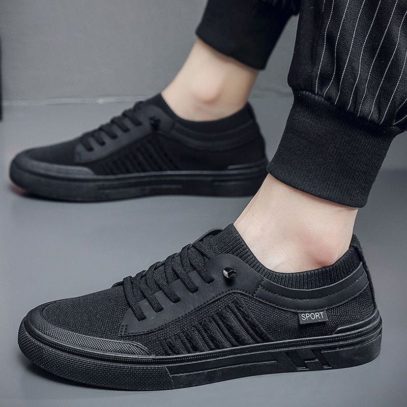 Leichter Herren Sneaker für Freizeit und Alltag in Seitenperspektive