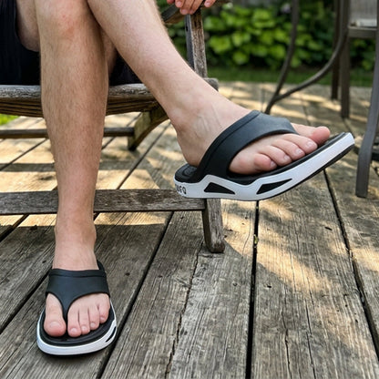 Herren Zehentrenner Sandalen gepolstert in Seitenansicht