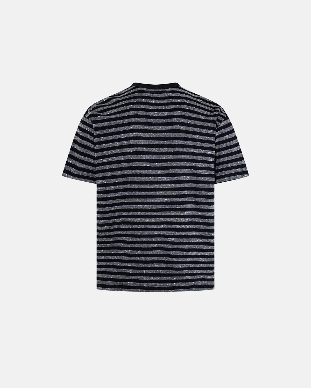 Damen T-Shirt mit Knopfleiste am Henley-Ausschnitt nah aufgenommen
