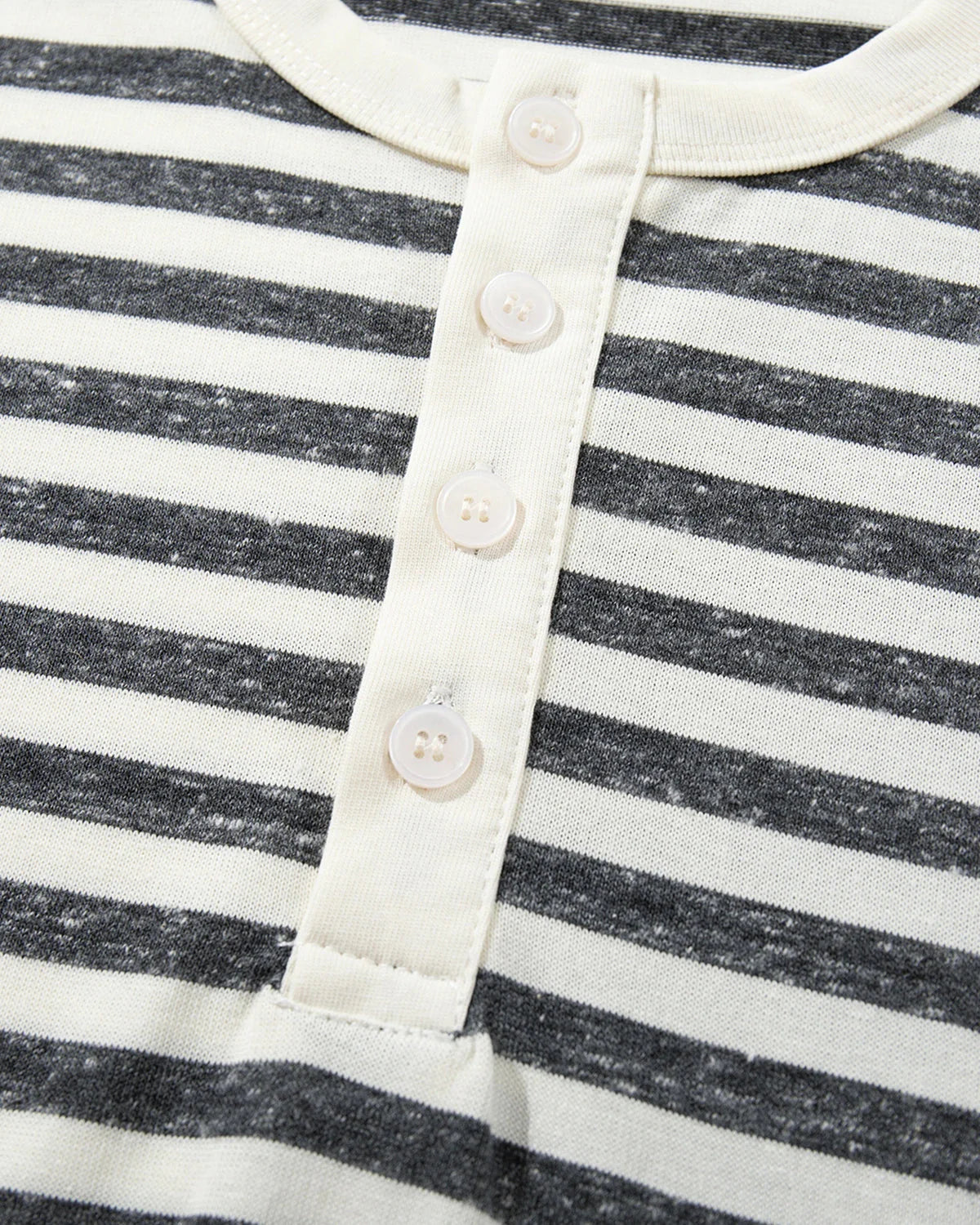 Bequemes Damen T-Shirt mit kurzen Ärmeln und Streifen