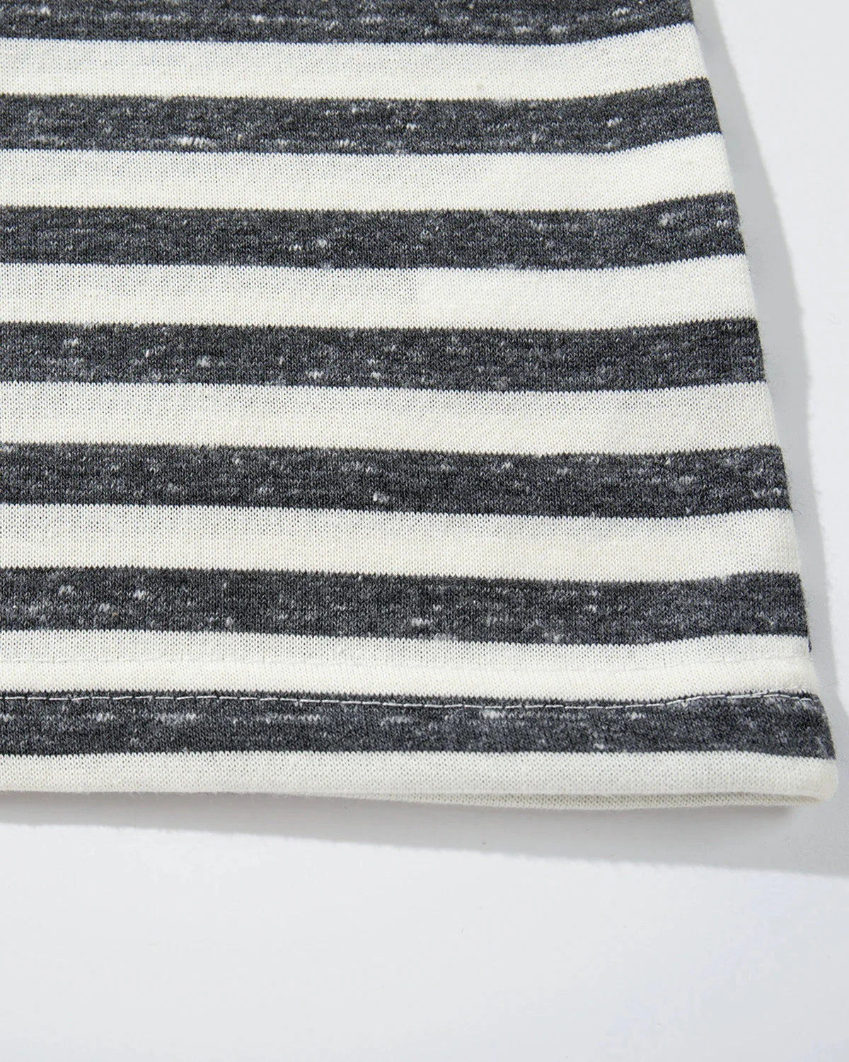 Damen T-Shirt im Casual-Stil mit Streifenmuster und Henley-Detail