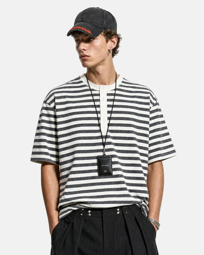 Damen T-Shirt mit Streifenmuster und Henley-Ausschnitt in Vorderansicht