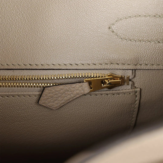 Elegante feste Handtasche mit Goldakzenten für Damen