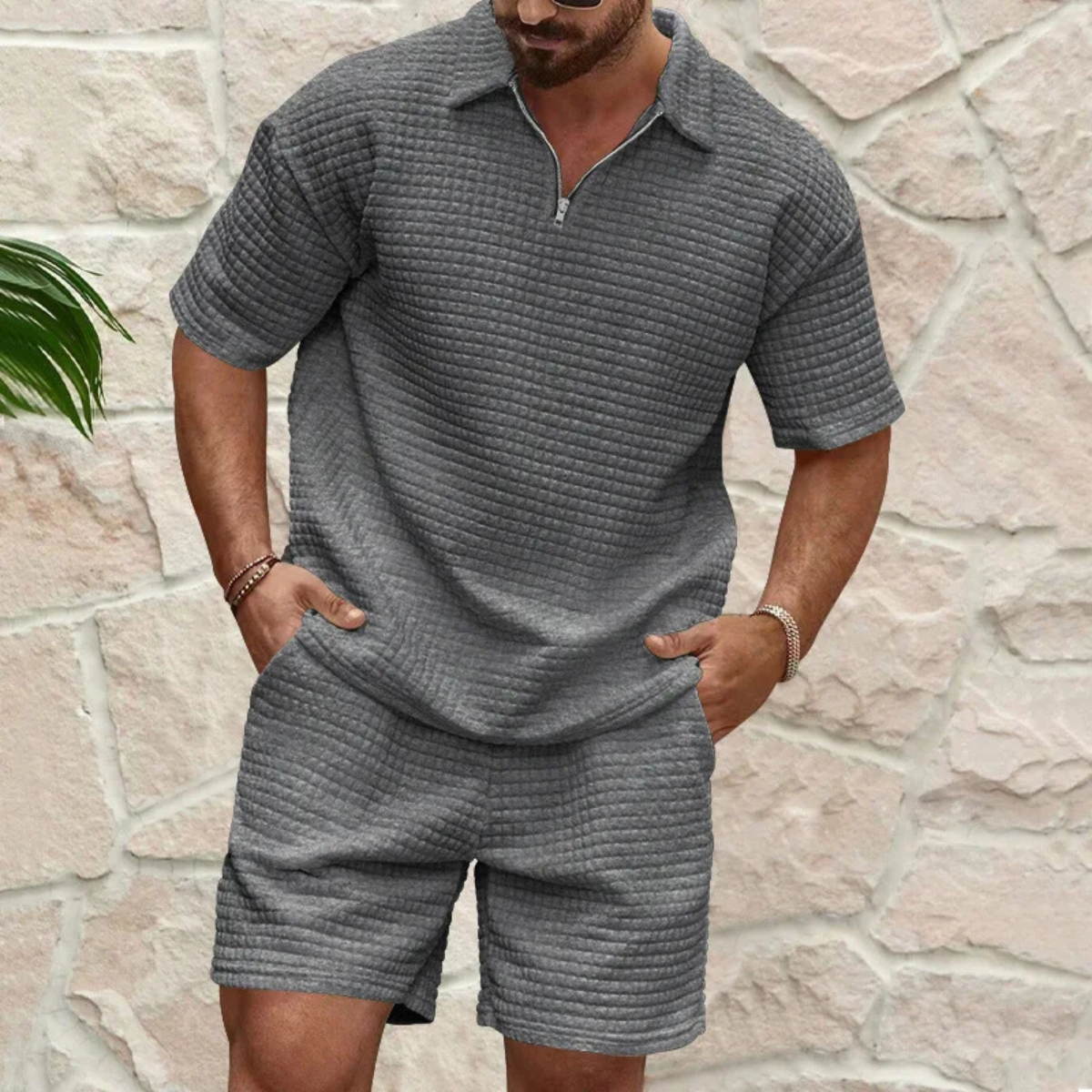 Herren Sommer-Set aus Waffelstrick mit Polohemd und Shorts in Frontalansicht