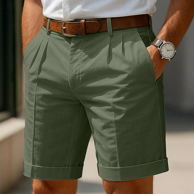 Damen Sommer Shorts mit Falten und Umschlagsaum in Seitenansicht